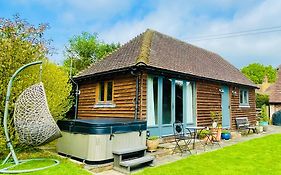 The Barn Cottage With Hot Tub Overlooking The Lake